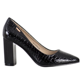 Goodin Pumps On A Pillar black