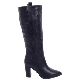 Black boots on a stable heel RB49P Black