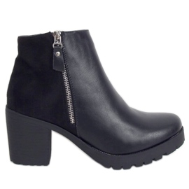 Black boots with wide heels J802 Black