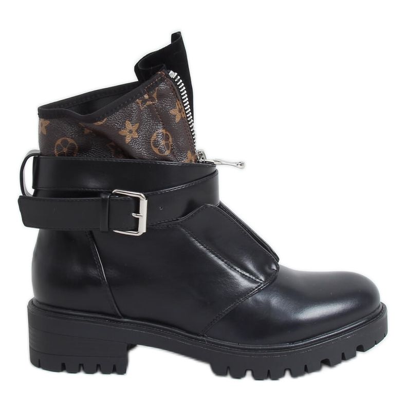 Black boots on the protector NC1053 Black brown