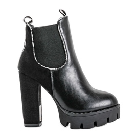 Black ankle boots on the M380 post Black ankle boots on the M380 post