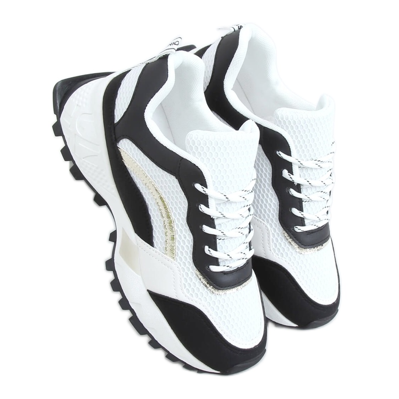 Black and white 2008 sports shoes