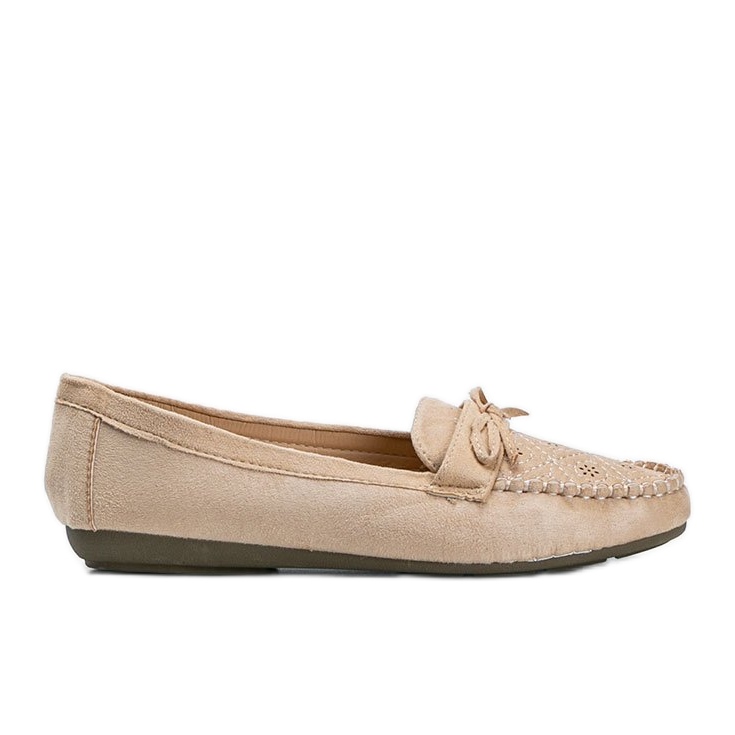 Beige moccasins with an openwork Maura pattern