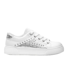 White sneakers with silver Gloria accessories