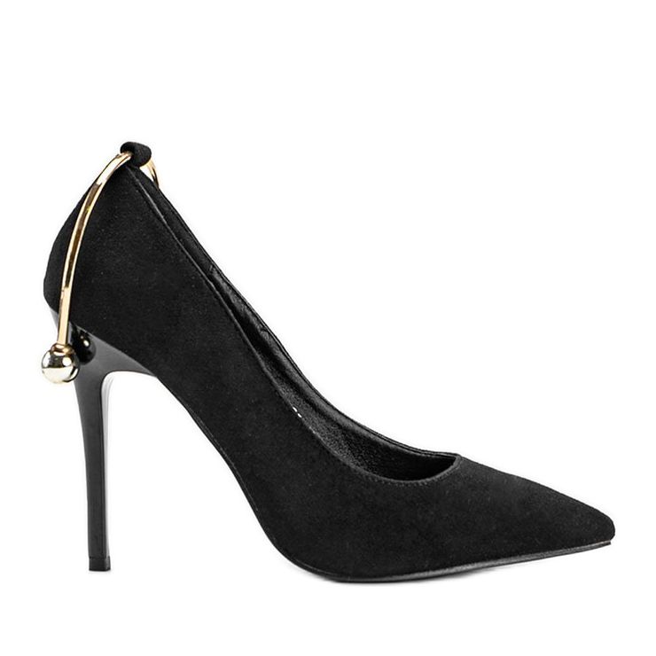 Black pumps on a pin with Christine jewelery golden