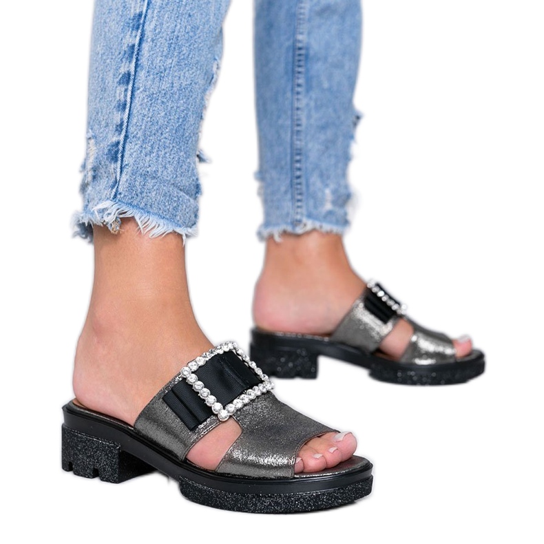 Gray shiny flip flops with a Lizzy buckle grey