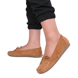 Brown loafers with a Deonte bow
