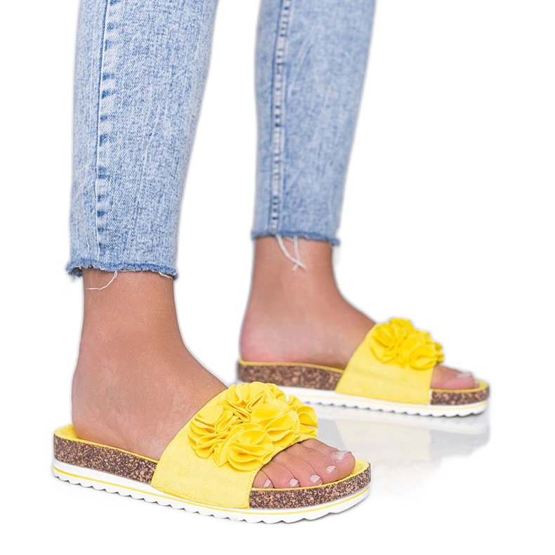 Yellow slippers with Puerto Rico flowers