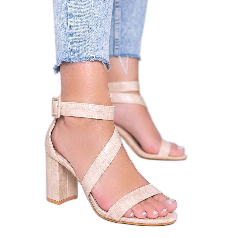 Beige sandals on a Silver Dust post