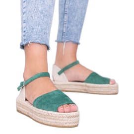 Green sandals on the Pearl River platform