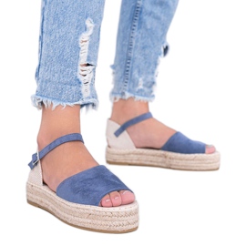 Blue sandals on the Pearl River platform