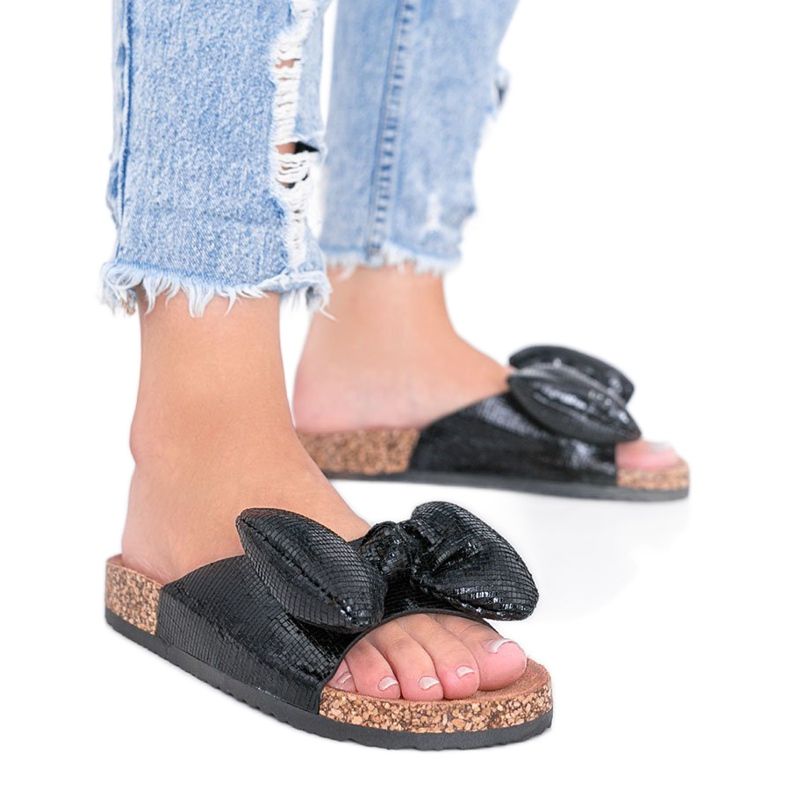 Black slippers with a bow from Norris