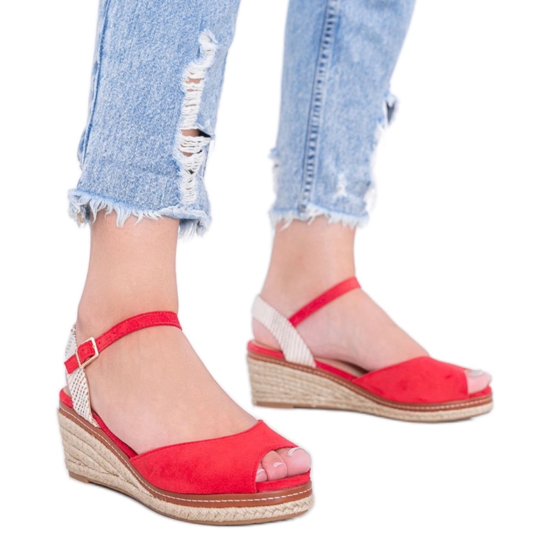 Red espadrilles on the Heis wedge