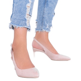 Beige pumps on a Tari heel Beige pumps on a Tari heel