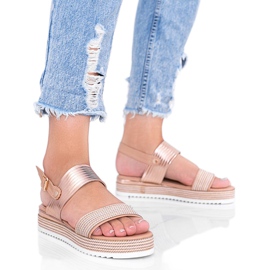 Beige sandals with a chunky Senorita sole