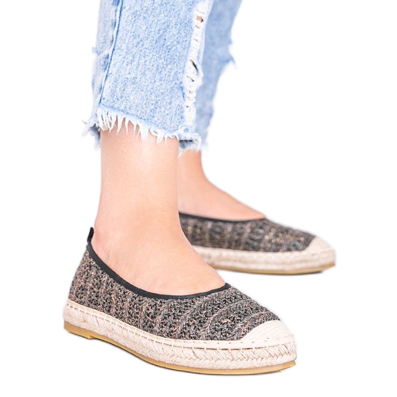 Brown espadrilles with a golden Zoey thread