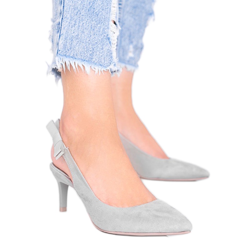 Gray pumps on a Tari heel grey