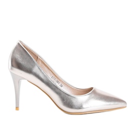 Golden pumps on a Venicia heel