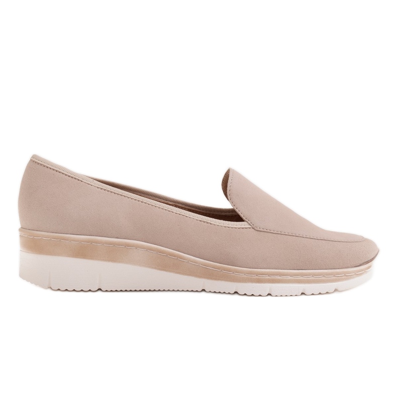 Radoskór Comfortable low wedge shoes for a wider foot beige