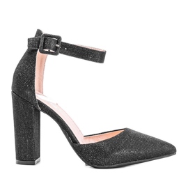 Black shiny pumps on Mila's post