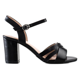 Laura Mode Casual Black Sandals On A Bar Laura Mode Casual Black Sandals On A Bar