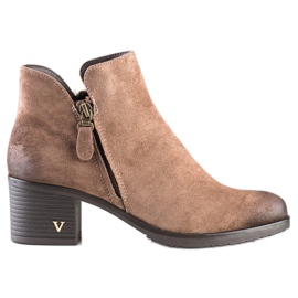 Classic boots on the VINCEZA post brown