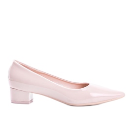 Nude pumps on the Anabel low post beige