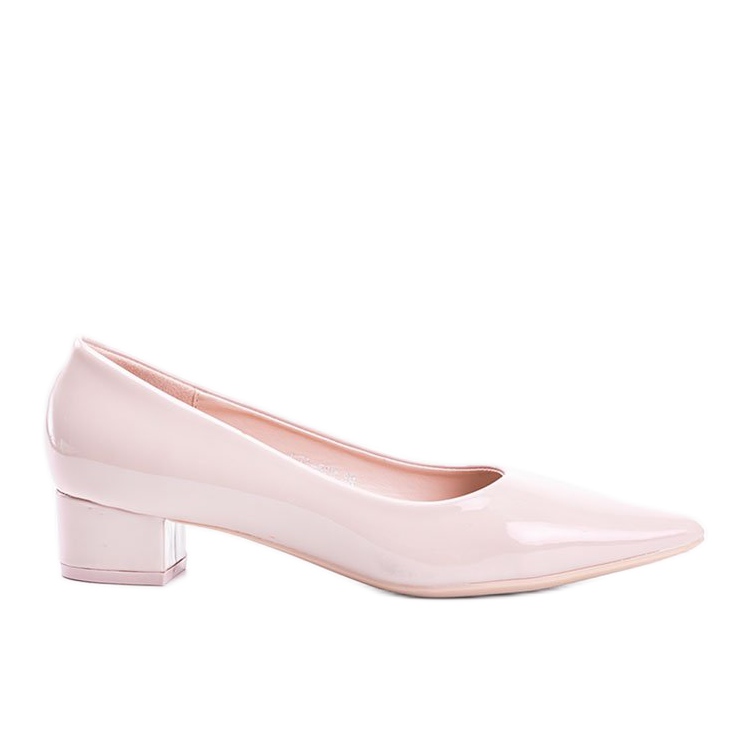 Nude pumps on the Anabel low post beige