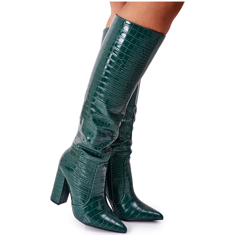 Warm boots on a green Larissa