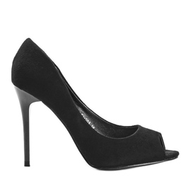 Black pumps on a Prima heel