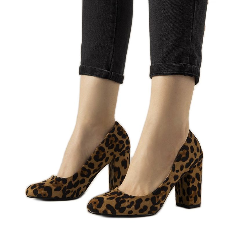 Pumps on a post in the Selva leopard pattern brown