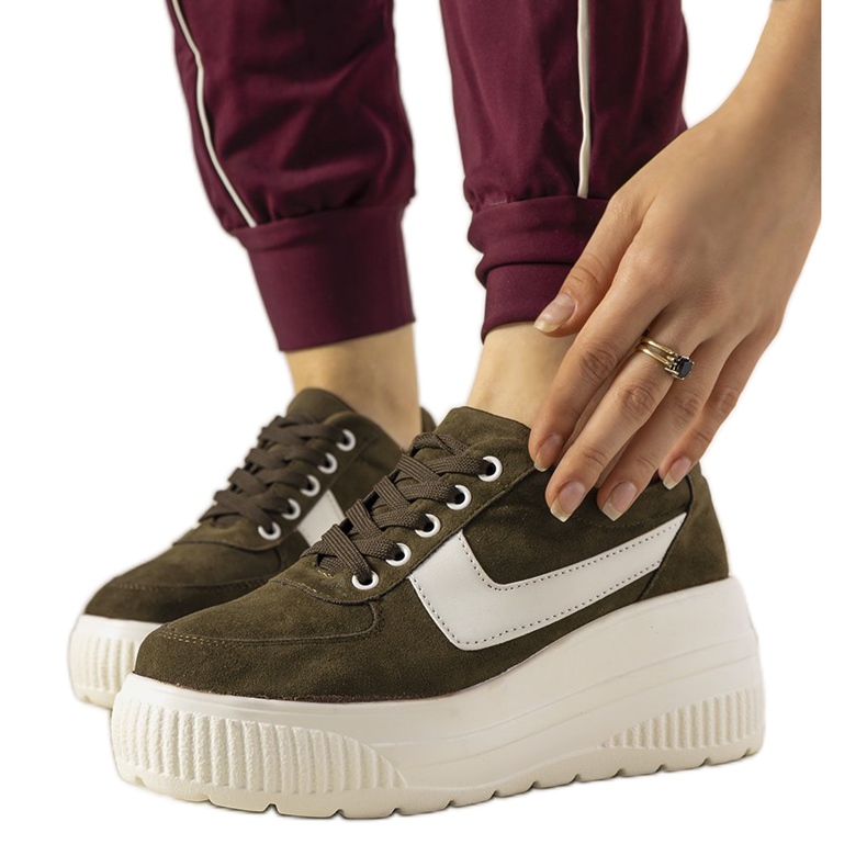 Green sports sneakers with a high Chillout sole