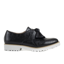 Black brogues with a bow from Hendi