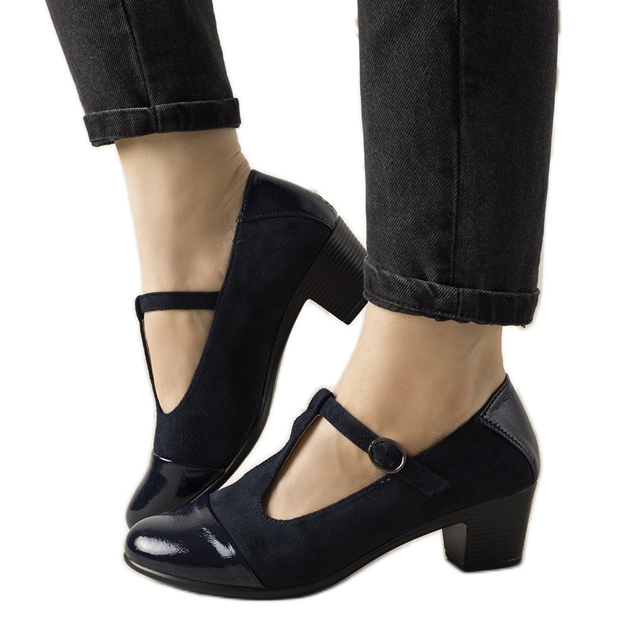 Navy blue pumps on a pillar with nose - KeeShoes