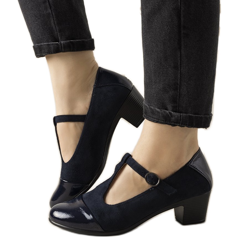 Navy blue pumps on a pillar with a varnished Dessert nose