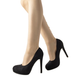Black pumps on the Ultimate heel