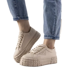 Beige sneakers with a thick Giselle sole