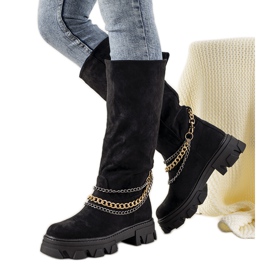 Black boots with Saturday chain Black boots with Saturday chain