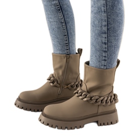 Beige boots with chain Inspiration