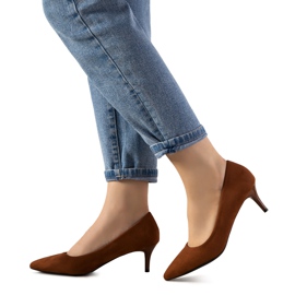 Brown pumps on a Campbell low heel Brown pumps on a Campbell low heel