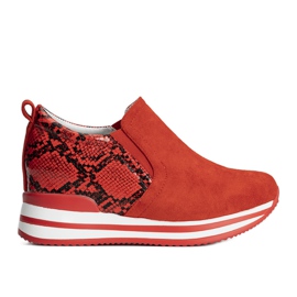 Red sneakers on the Infinitale wedge