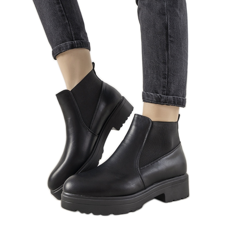 Classic black boots with an elastic Santacruz