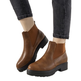 Classic brown boots with elastic Santacruz