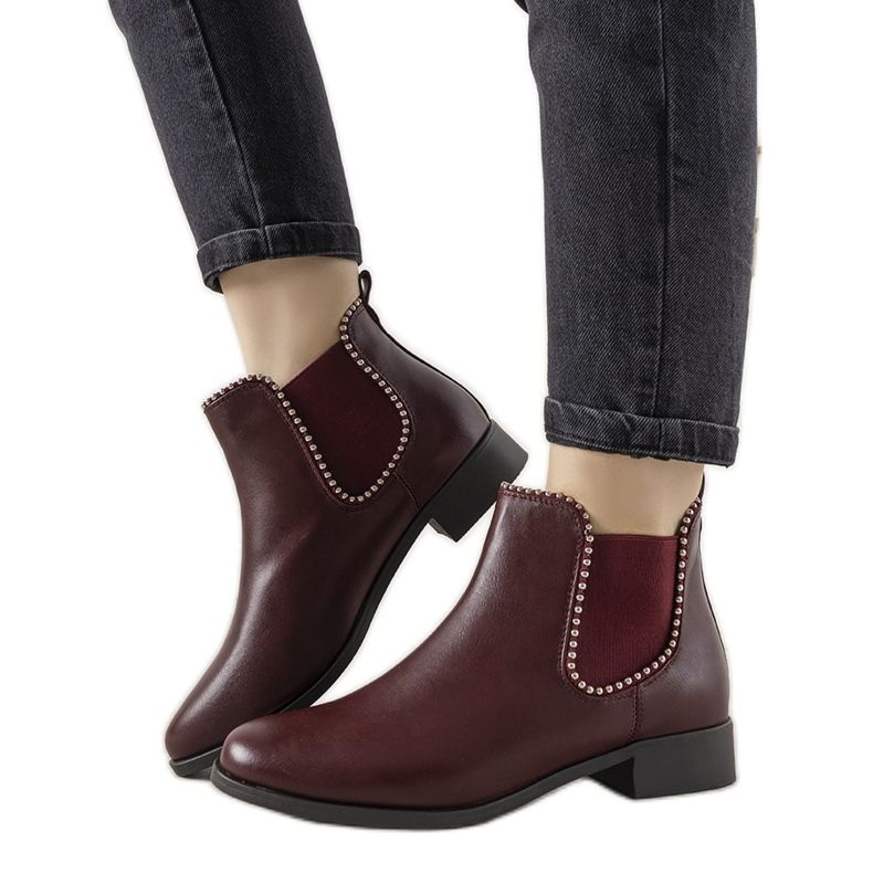 Classic red ankle boots with an elastic band and Merino studs