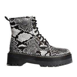 Black boots in the Deross snake skin pattern white