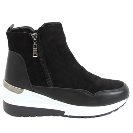 Black NB511 Black boots on a sports sole