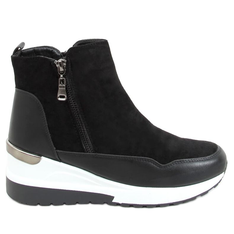 Black NB511 Black boots on a sports sole