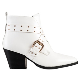 Lucky Shoes Rock boots on the post white