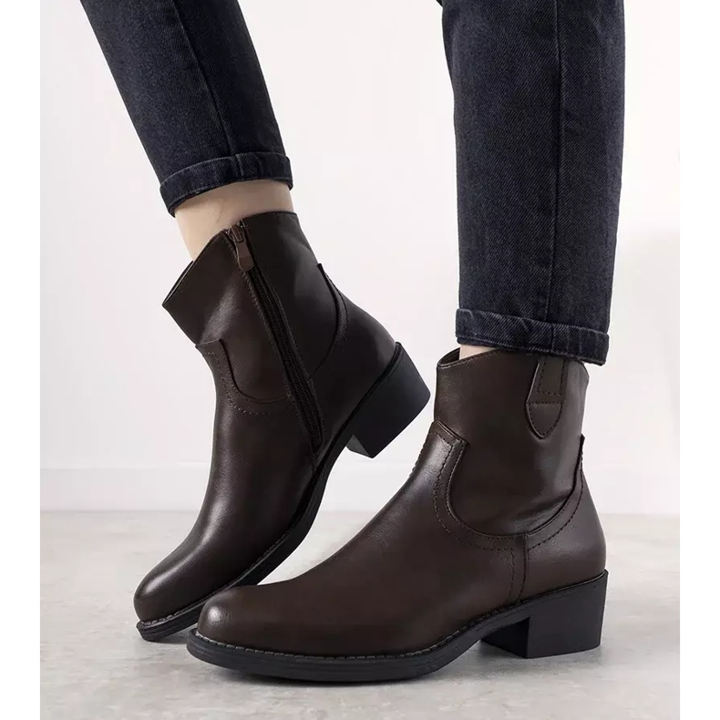 Classic women's brown boots from Malika