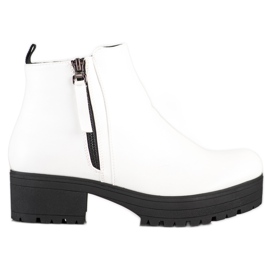 Clowse Comfortable Boots On The Platform white Clowse Comfortable Boots On The Platform white